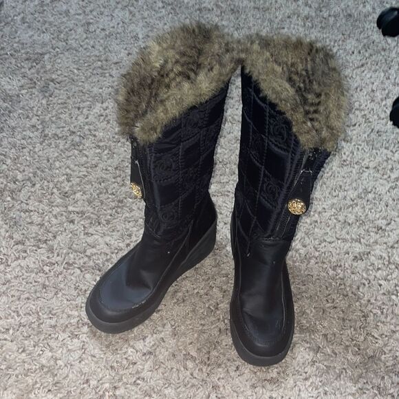 Juicy Couture Quilted Black Fur Trimmed Wedge Boots - Picture 4 of 12